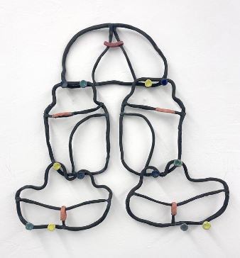 Heads up, 2024 - Keramik - 70 x 72 cm